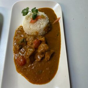 Beef vindaloo with rice