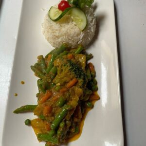Vegetable vindaloo with rice